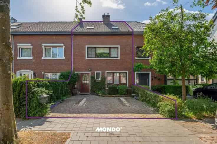 Huis Te Koop Edegem: Charmante Woning met Tuin en 2 Parkeringsplaatsen