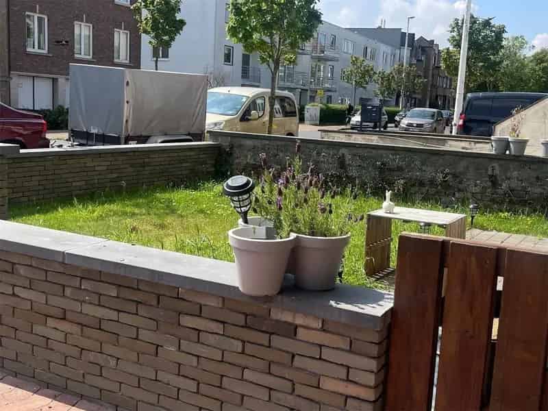 Gelijkvloers Appartement met Zuidgerichte Tuin te Huur