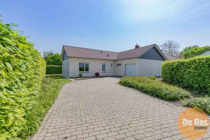 Te koop bungalow in Gijzegem met verzorgde tuin