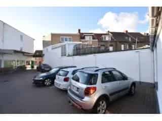 Kantoor te koop Sint Andries Ruime woning met magazijn en dakterras