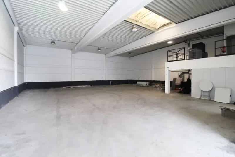 Bedrijfsgebouw te Huur Roeselare Beveren Strategische Ligging