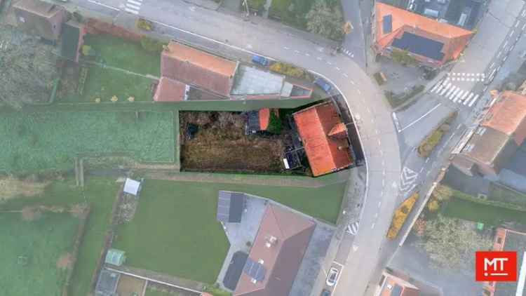 Te renoveren alleenstaande woning in de dorpskern van Wulvergem (Heuvelland)