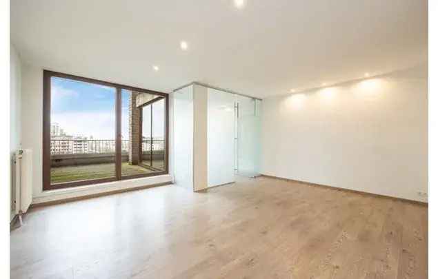 Huur 3 slaapkamer appartement van 265 m² in Antwerp