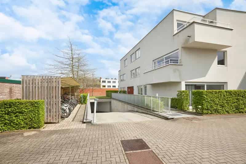 Beveiligde Ondergrondse Parkeerplaatsen Zwijnaarde