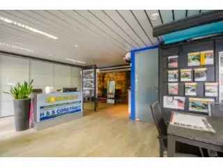 Handelspand met Appartement en Garages te Koop