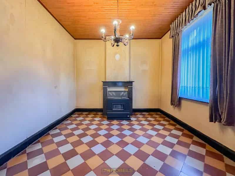 Te renoveren stadswoning met koertje te Eine