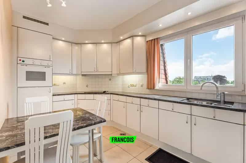 2 Slaapkamer Appartement Kaaskerke: Uitzicht Garage Balkon