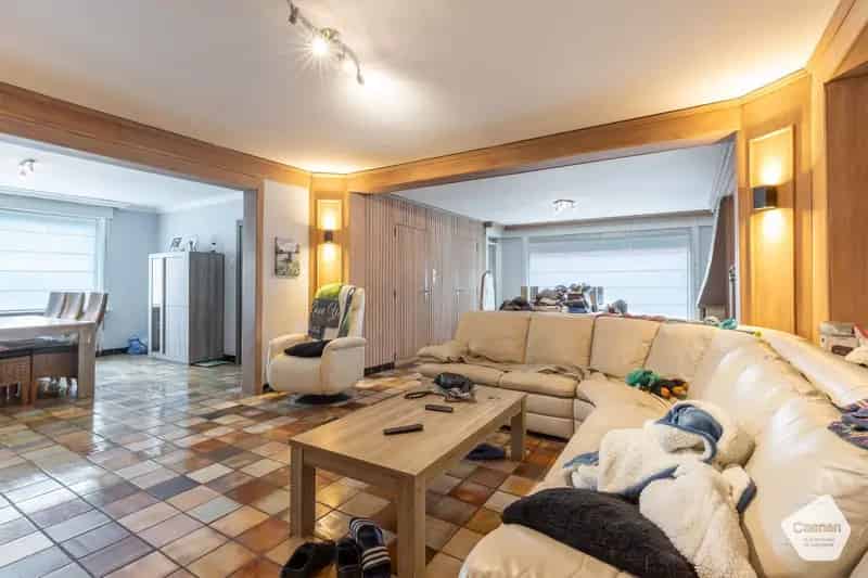 Ruime Halfopen Woning 4 Slaapkamers Loods 240m2