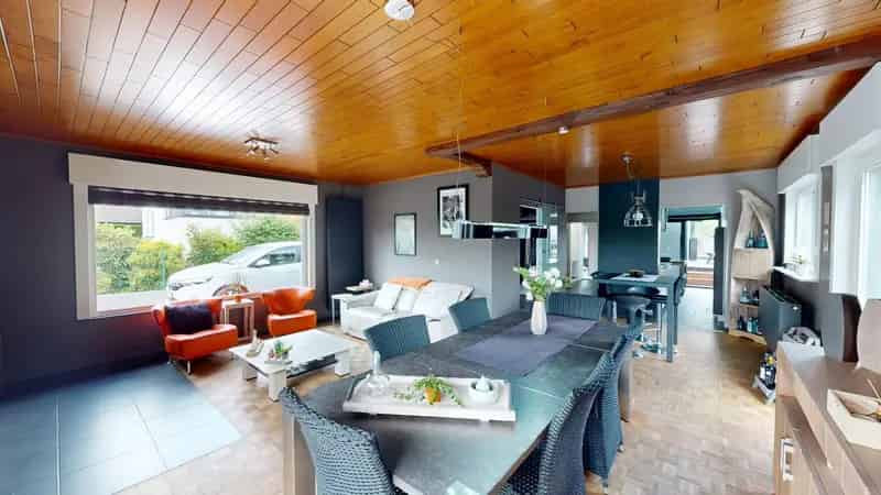 Gerenoveerde Woning met Bijgebouw en Tuin te Koop