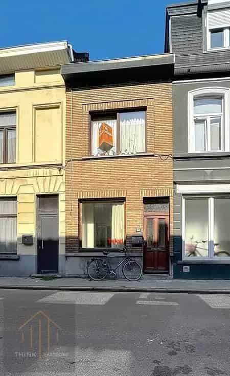 Huis Te Koop Ruime Rijwoning Met Bijgebouw En Tuin