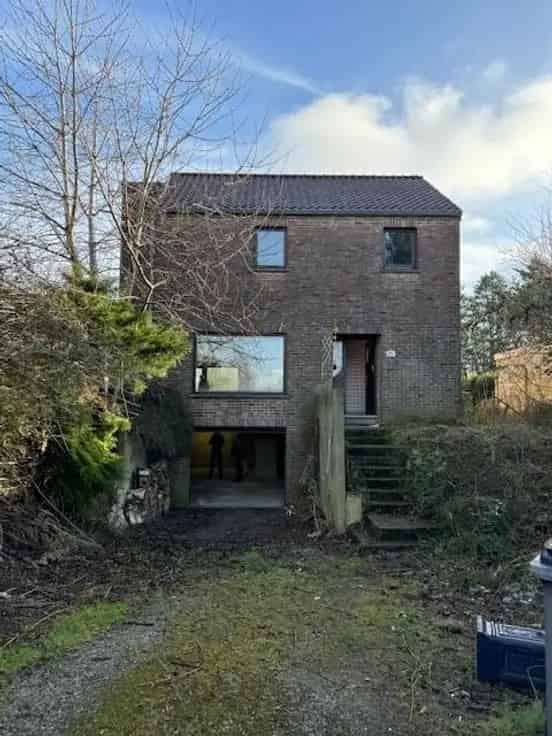 Huis Te Koop Vier-Gevel Woning Met Tuin En Kapel