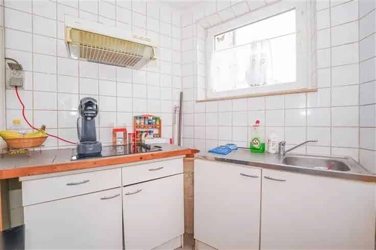 Te Koop: 2 Slaapkamers Huis met Mezzanine en Kelder