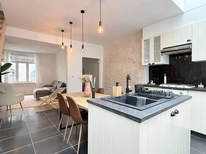 Te Koop Brugge: Instapklare gerenoveerde woning met 2 slaapkamers