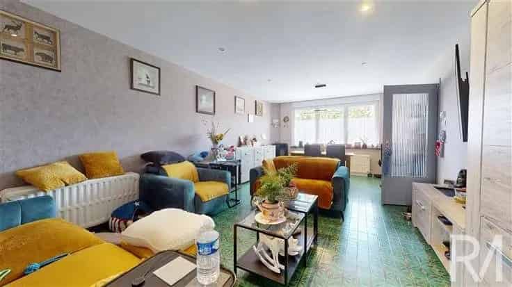 Huis Te Koop: Ruime 3-Gevelwoning met Tuin en Garage
