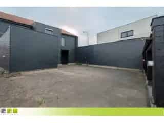 Handelspand te koop Brustem 3 garages te renoveren