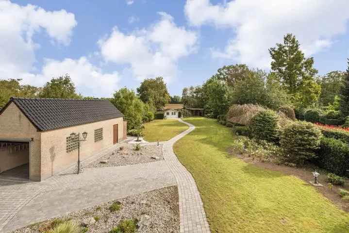 Villa te koop in Zele: 7 slaapkamers, 1967 m² perceel