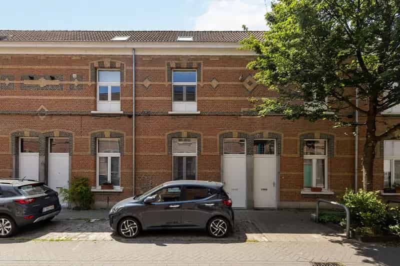 Huis te huur Antwerpen: Instapklare woning met terras nabij Park Spoor Noord