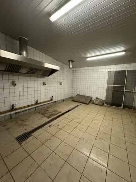 Handelspand met Garage en Kelders