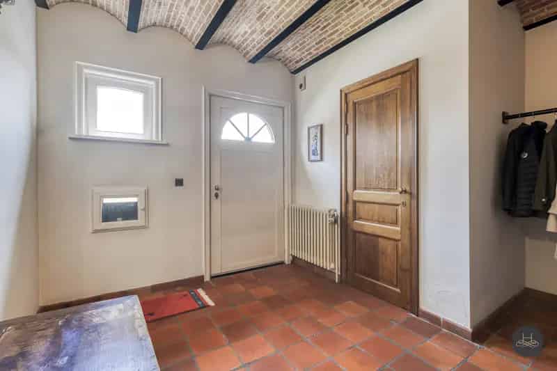 Authentieke Villa met Bijgebouw te Koop