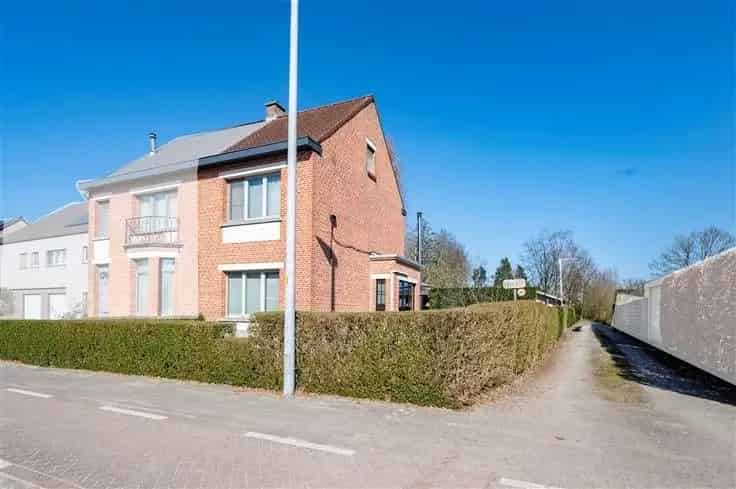 Huis Te Koop Sint-Niklaas: Charmante HOB met Ruime Tuin en Bos