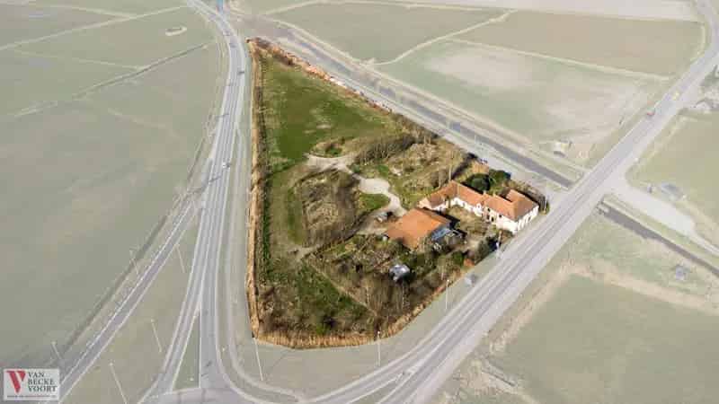 Te renoveren hoeve 16ha 5 slaapkamers  Zuienkerke