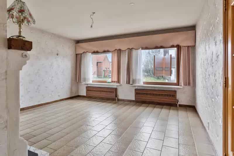 Ruime woning te renoveren 8a70