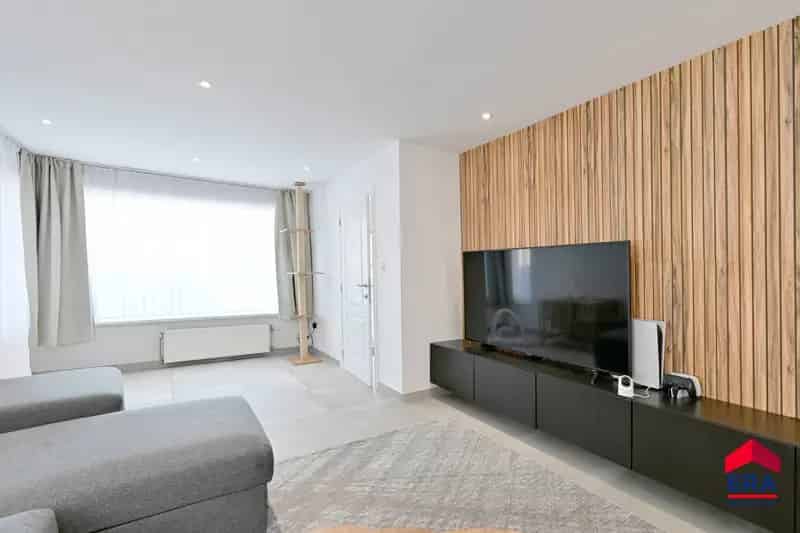 Huis te Koop Evergem: Lichtrijke Vernieuwde Woning met Tuin