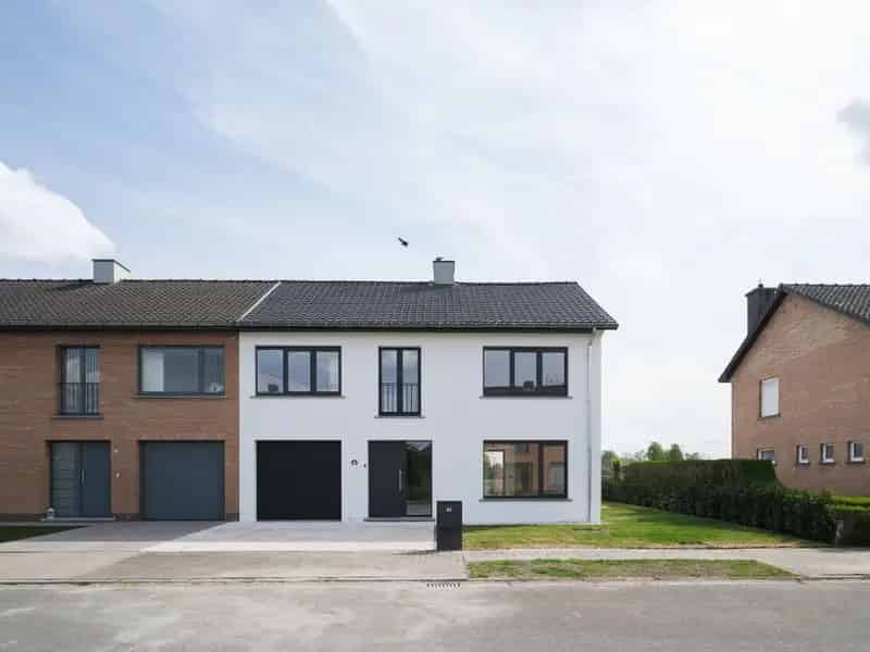 Gerenoveerde gezinswoning 4 slaapkamers landelijk uitzicht nabij station Hansbeke