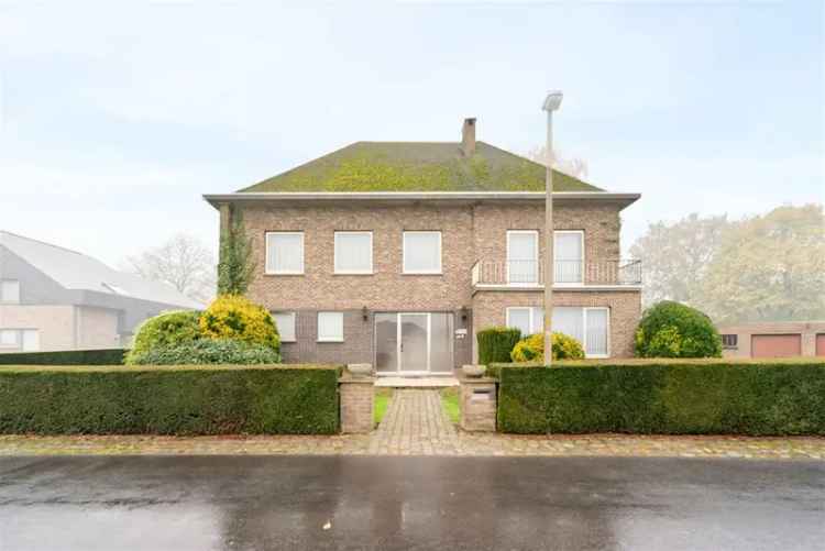 Te renoveren villa met karakter op 1431m²