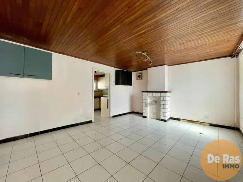 Gijzegem - Te renoveren woning met bijgebouw