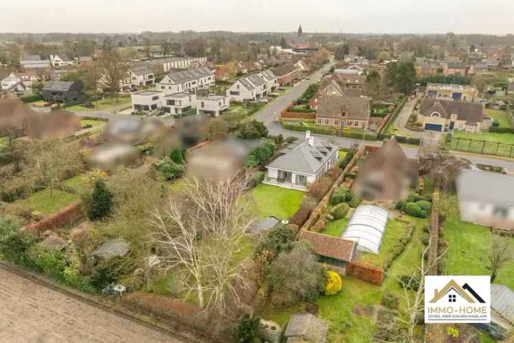 Huis te koop in Lokeren met ruime inkomhal en ingemaakte vestiaire