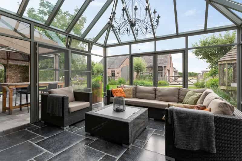 Uitzonderlijke Villa te Essen met Paardenweide en Atelier