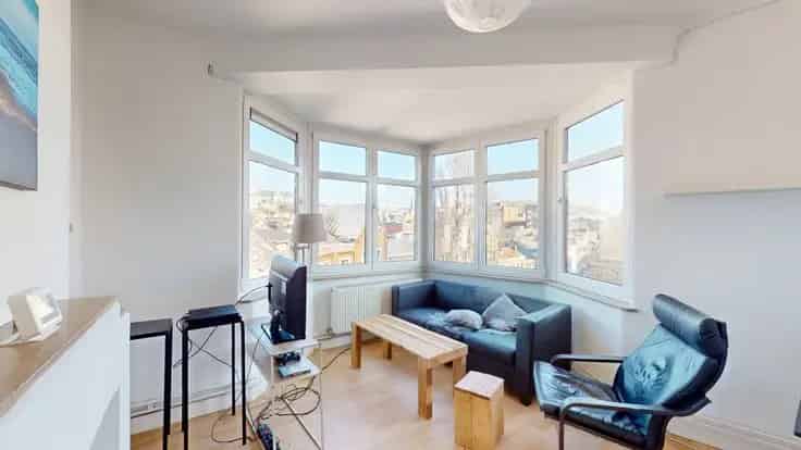 Appartement Te Koop Sint-Gillis: 2 Slaapkamers, Lift, Co-housing Geschikt