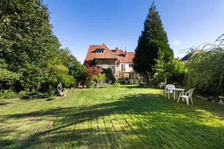 Huis te koop in Woluwe-Saint-Pierre met 6 slaapkamers en tuin