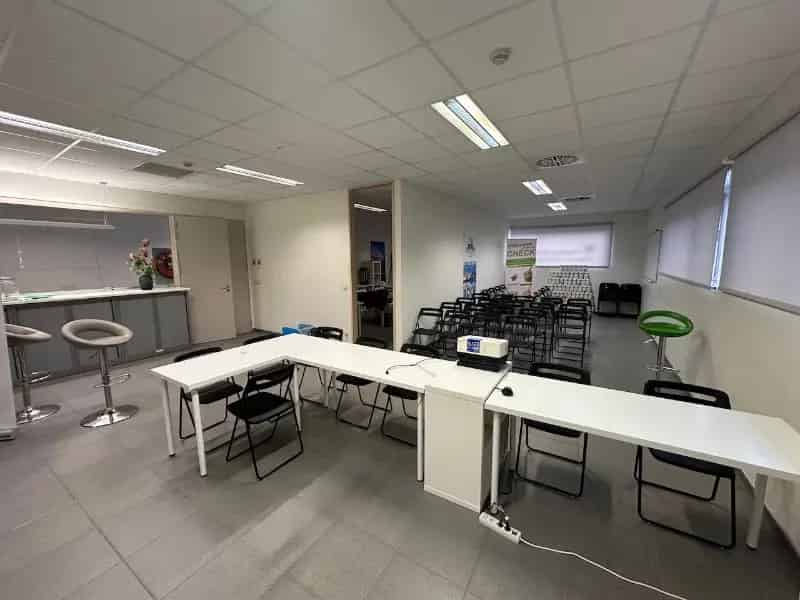 Instapklare Kantoorruimte 55m2 Knesselare Centrum