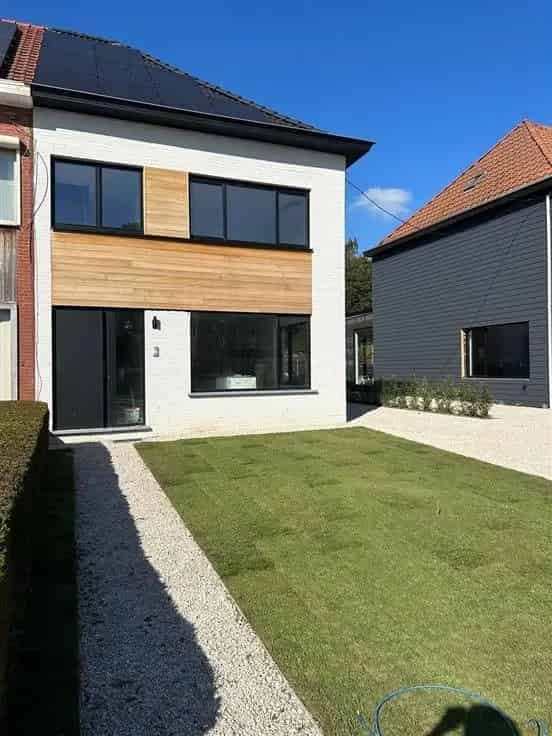 Huis Te Koop Boechout: Gerenoveerde HOB met 3 slaapkamers en tuin