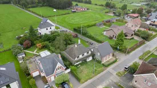 Bouwgrond voor halfopen bebouwing in residentiële omgeving