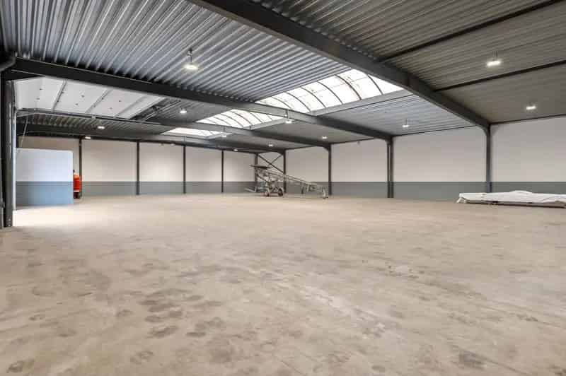 Gerenoveerd Magazijn 600m2 Churchilllaan