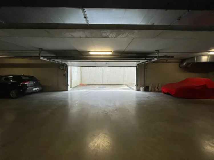 Garage te huur Roeselare - Ondergrondse autostaanplaats met berging