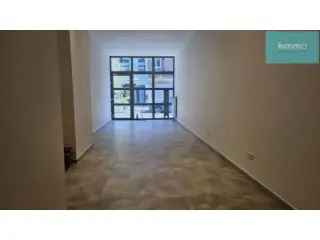 Handelspand te Huur Charleroi 50m² gerenoveerd