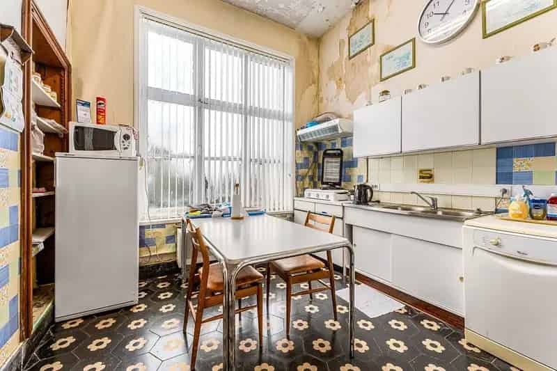 Herenwoning te renoveren Alveringem 699m²