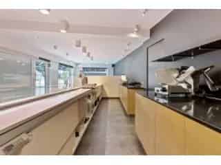 Handelspand te Koop Kortrijk 211m² Winkel Appartement 99m²