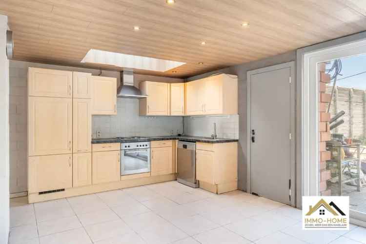 Huis te koop Oostakker: Te renoveren hoekwoning