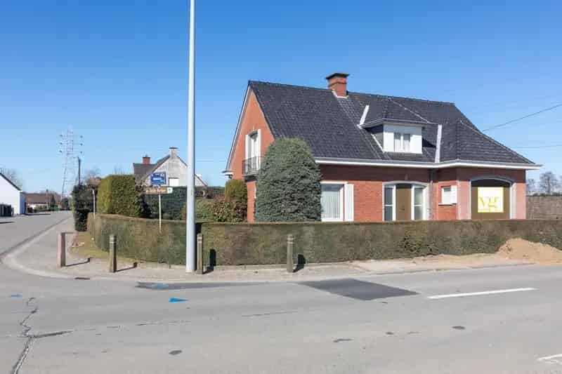 Mooi gelegen woning met ruime garage en tuin
