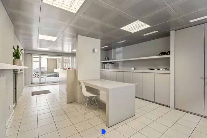 Huis te koop Meulebeke Centrum: Kantoorruimte en Appartement