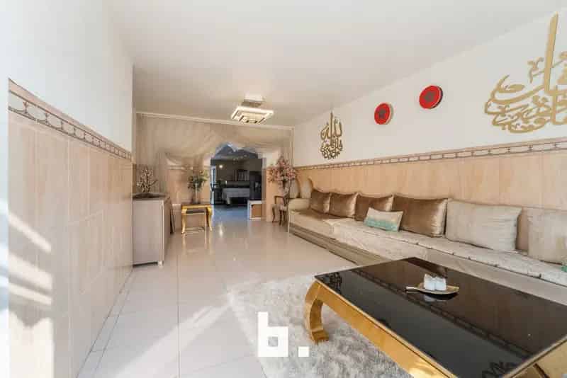 Ruime woning te koop 5 slaapkamers grote tuin