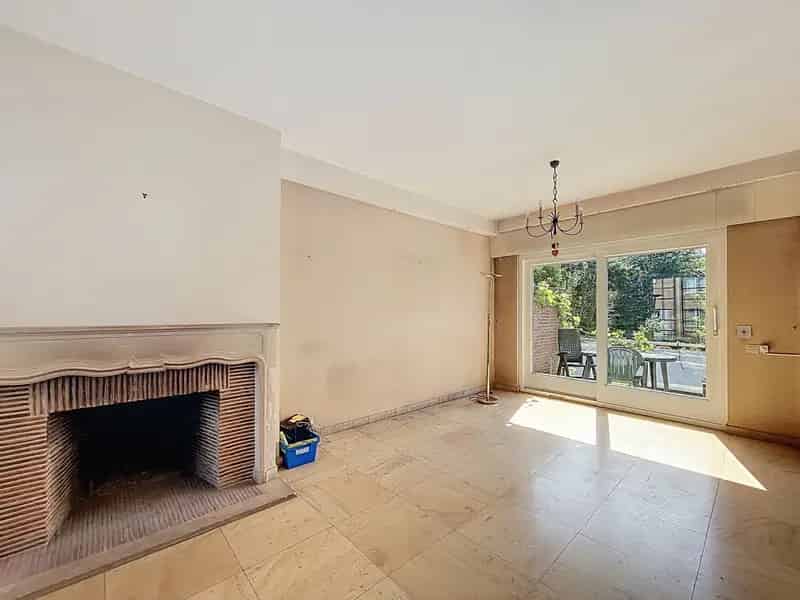 Joli-Bois: Halfopen Bebouwing 4 slaapkamers te renoveren