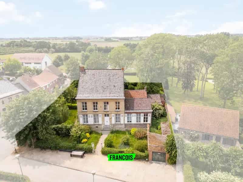 Karaktervolle Pastorijwoning te Watou - Volledig te Renoveren