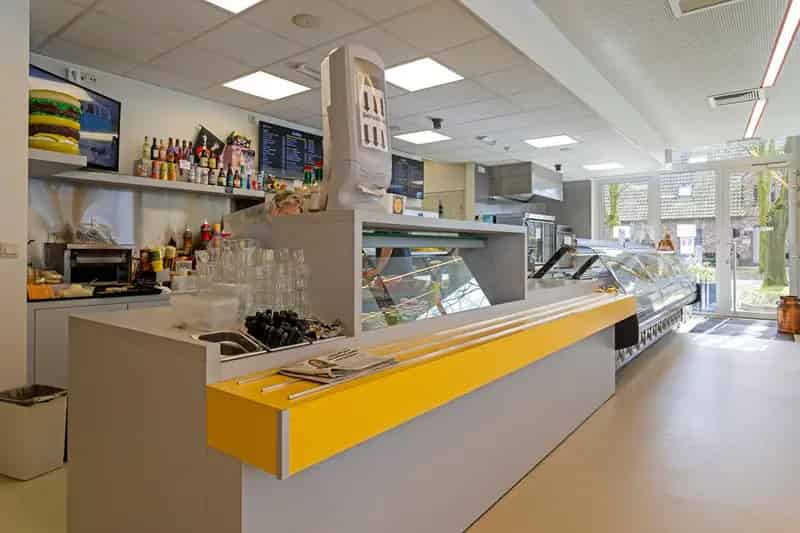Kantoor te koop Diksmuide - Handelspand met Frituur en Appartementen