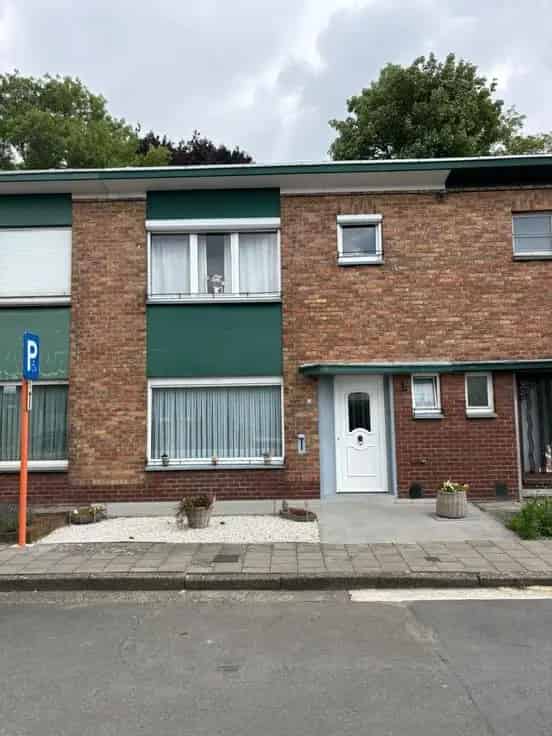 Huis Te Koop: Gezinswoning te renoveren met 3 slaapkamers